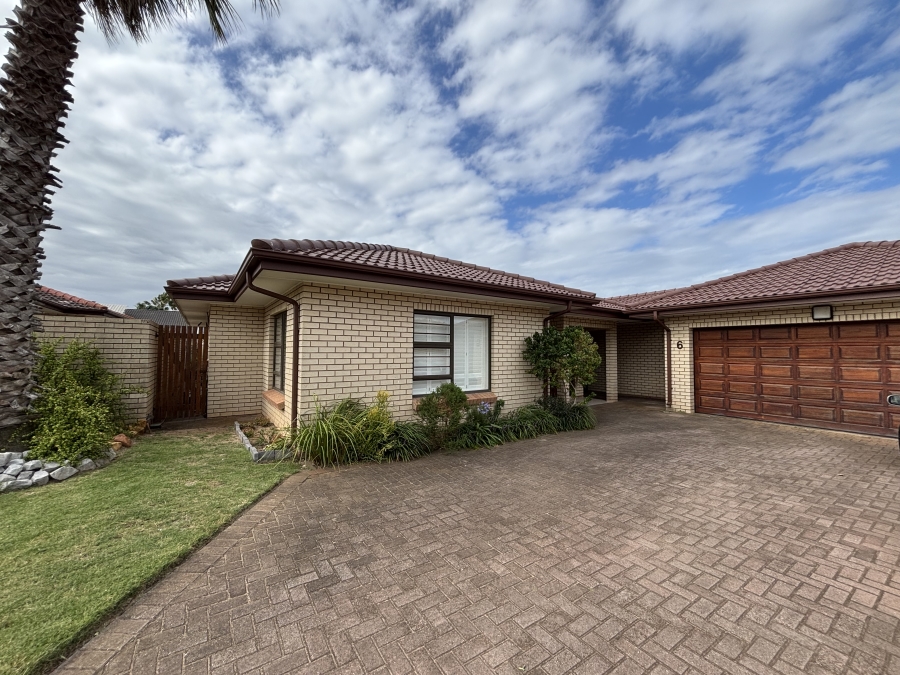 To Let 3 Bedroom Property for Rent in Summerstrand Eastern Cape